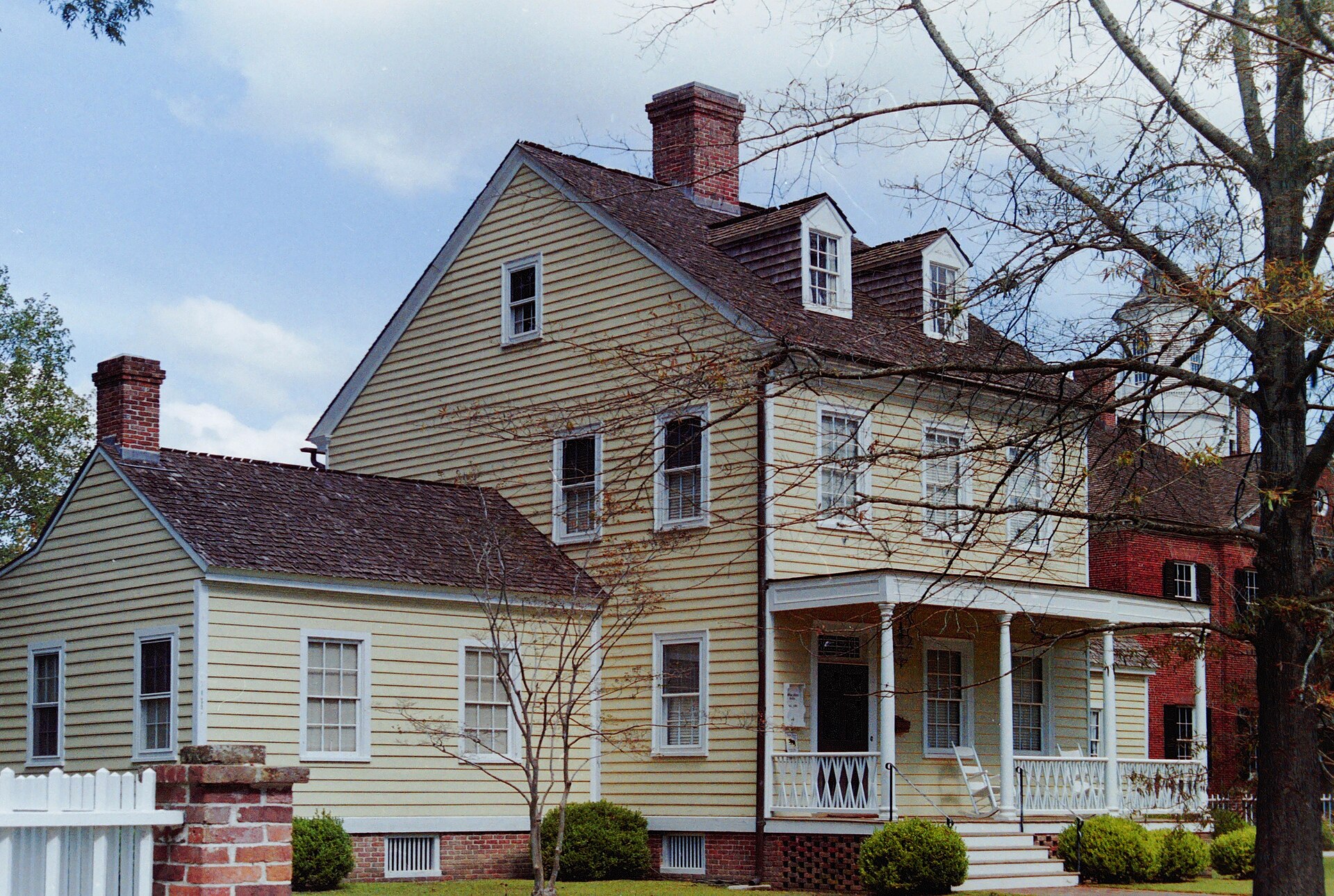 White historic house with a porch in New Bern